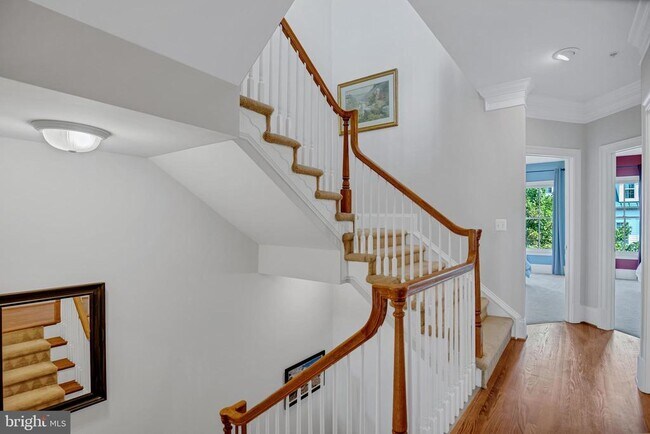 Building Photo - 708 Day Ln