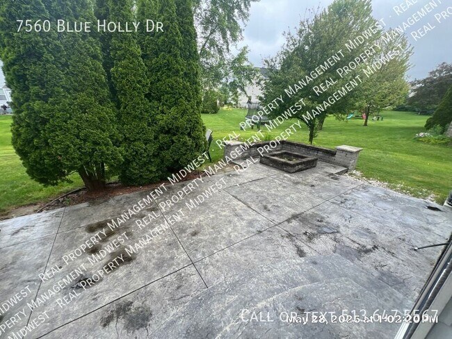 Building Photo - 7560 Blue Holly Dr