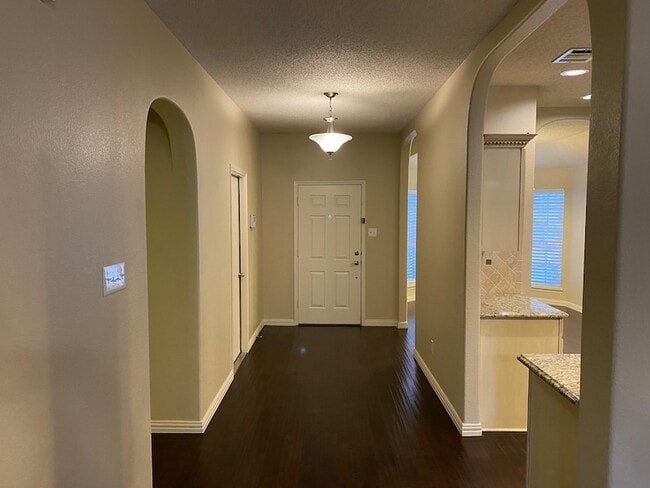 Building Photo - 9909 Carter Dr