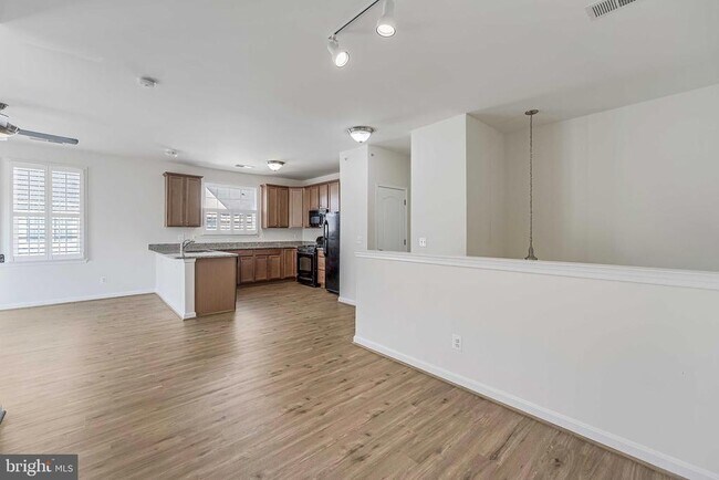 Building Photo - 42235 San Juan Terrace