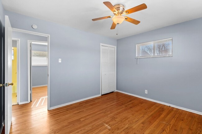 Building Photo - MOVE IN READY 2Bed 1Bath Duplex in St. Charles!
