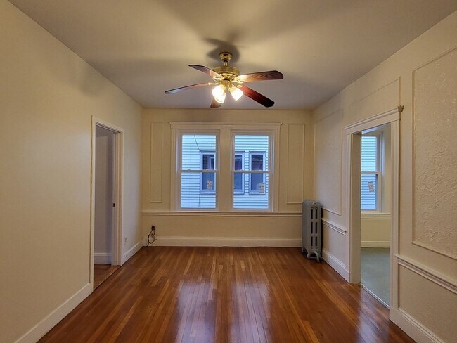 Building Photo - 19 Mora St