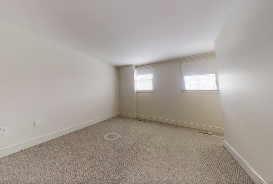 Building Photo - 105 2nd St