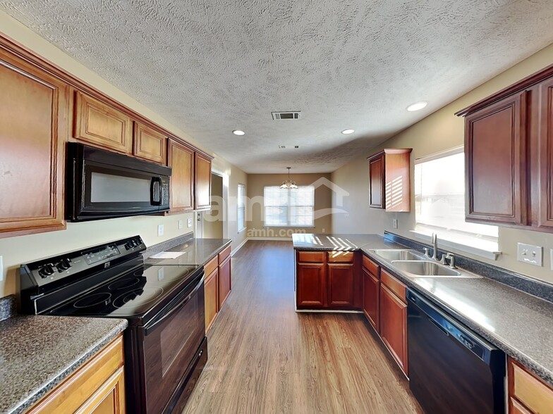 Building Photo - 4005 Strata Dr