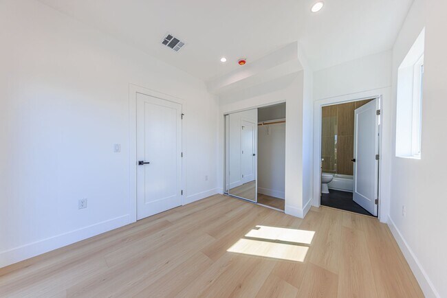 Building Photo - Luxury Never Before Lived in Townhomes!