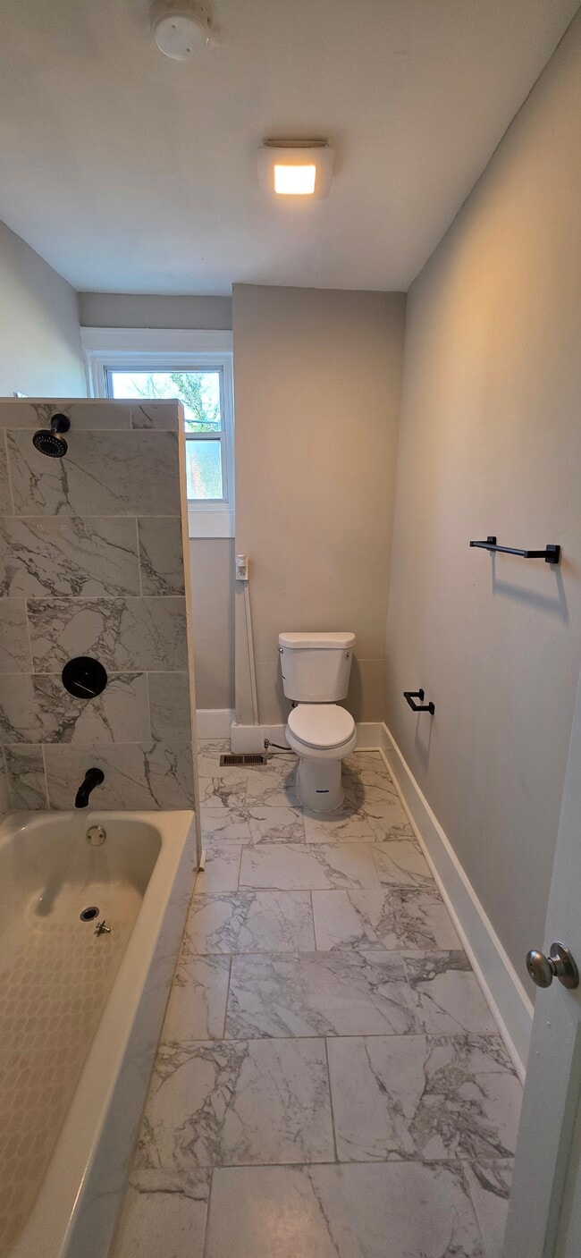 Building Photo - 1411 Bloomingdale Rd