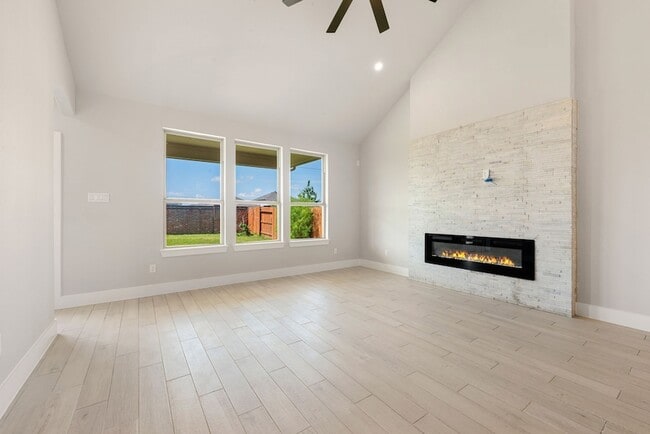 Building Photo - 1221 Woodflower Dr