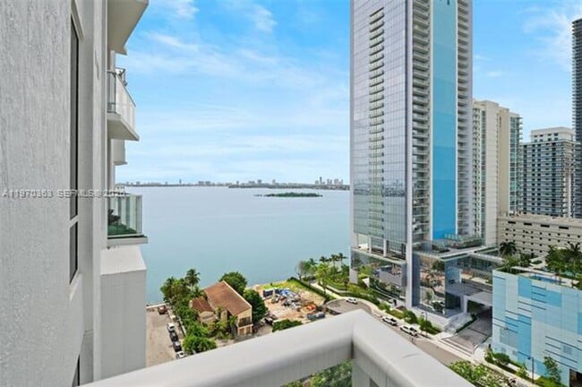 Building Photo - 601 NE 27th St