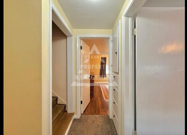 Building Photo - Beautiful Millcreek Home!