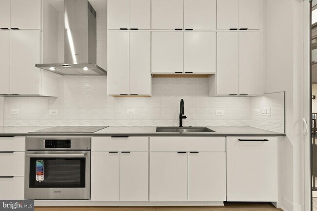 Building Photo - 2607 1st St NW