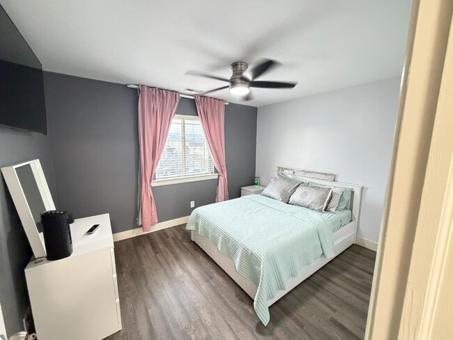 Building Photo - 6929 S Vlg Hvn Dr