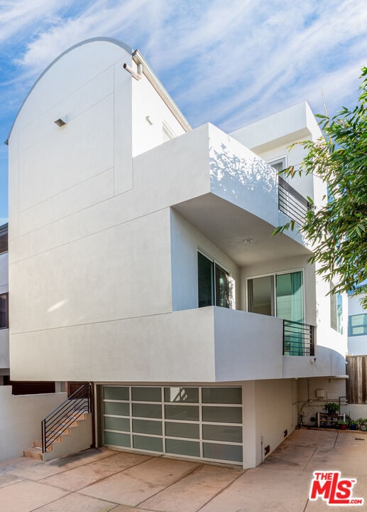 Building Photo - 318 26th St