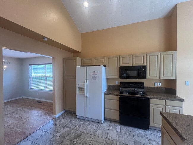 Building Photo - 3 Bedroom Home Available in Tanoan Near Ac...