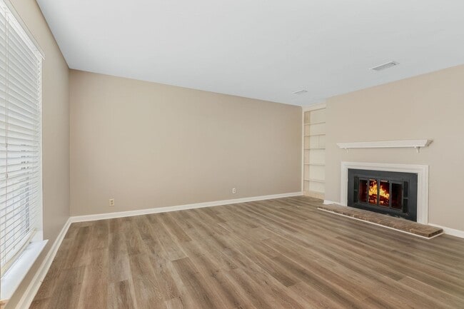 Building Photo - Convenient Brentwood Condo