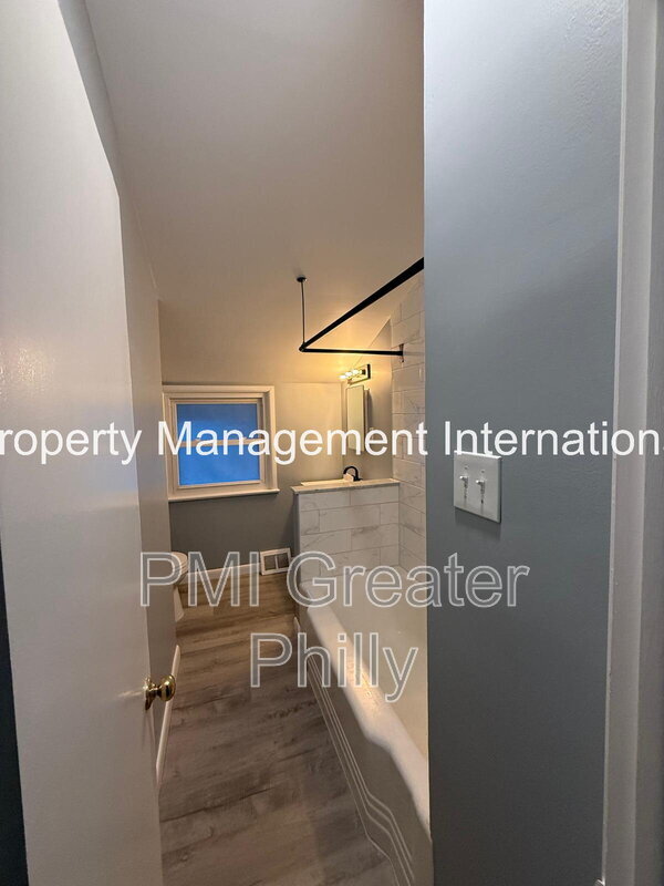 Building Photo - 864 Beechwood Rd