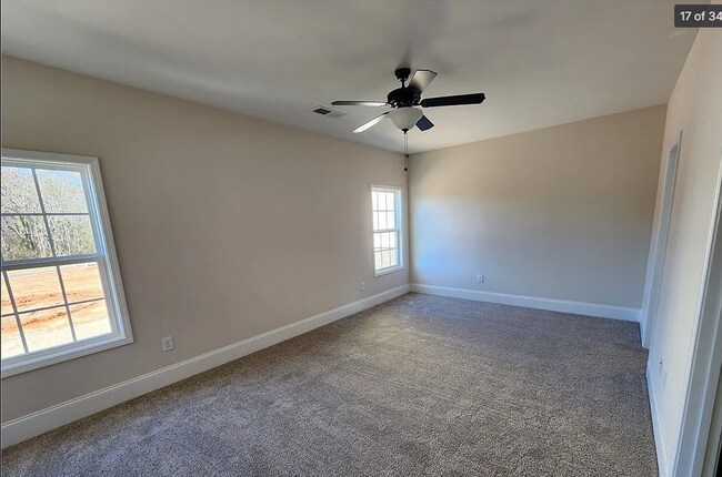 Building Photo - Charming 4 Bedroom 2.5 Bathroom with Bonus Room