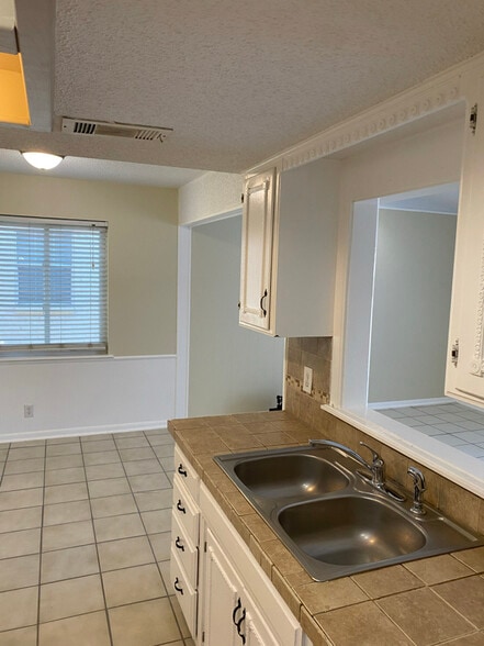 Primary Photo - 2709 Shawn Dr