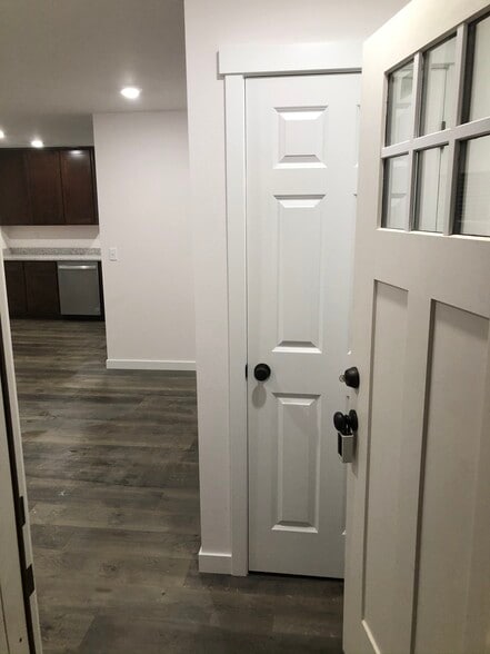 Building Photo - 7411 S Park Ave