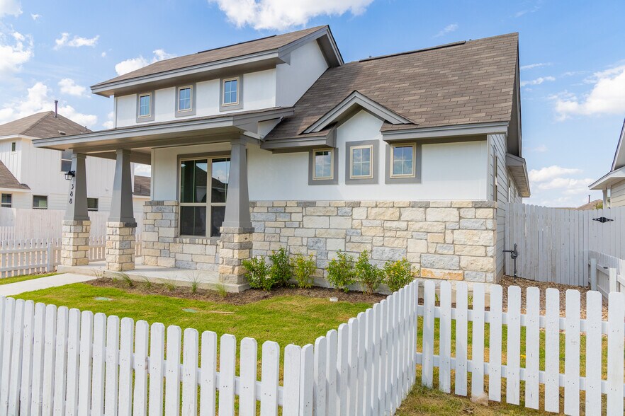 Building Photo - 388 Glocken Ln