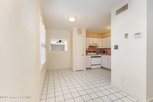 Building Photo - 105 E Colonial Ct