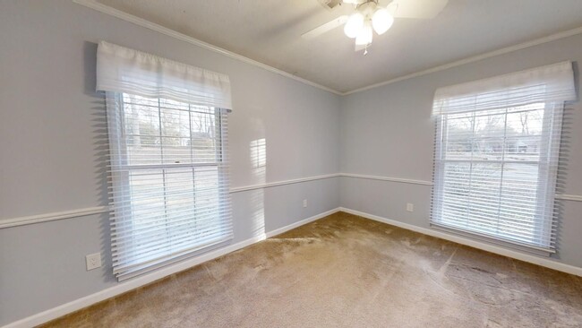 Building Photo - Spacious Home Conveniently Located close t...