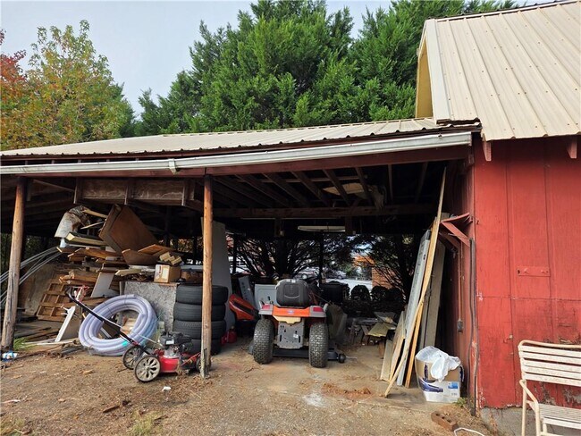 Building Photo - 1800 Hwy 81