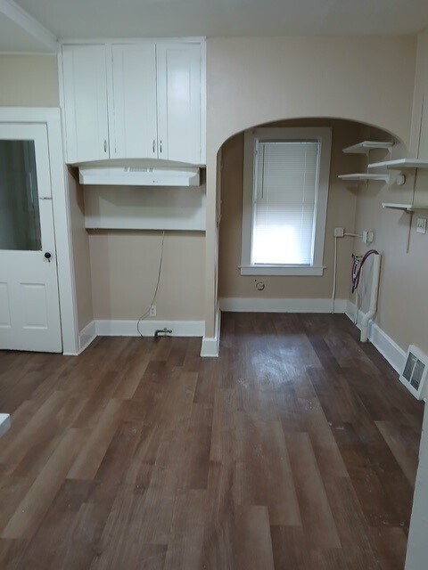 Building Photo - 641 Western Ave