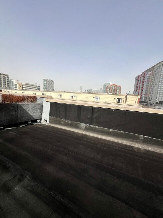 Building Photo - 2008 S Calumet Ave