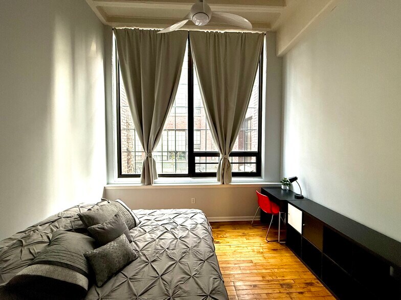 Building Photo - 624 E Walnut St