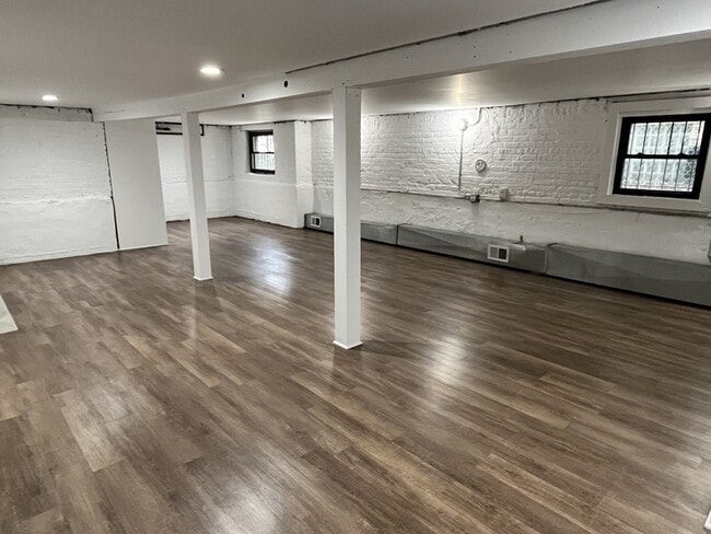 Building Photo - 3053 N Haussen Ct