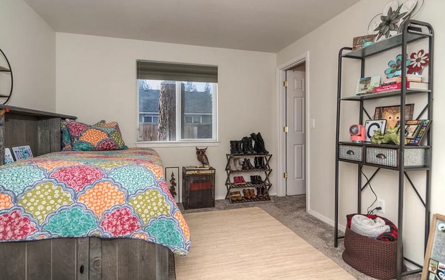 Building Photo - Fantastic 2 Bed/2 Bath with Fully Fenced Backyard - Lodgepole Drive