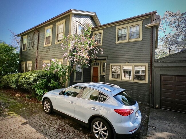 Building Photo - 9/1 Beautiful Hidden GEM. 2 Blocks from Wa...