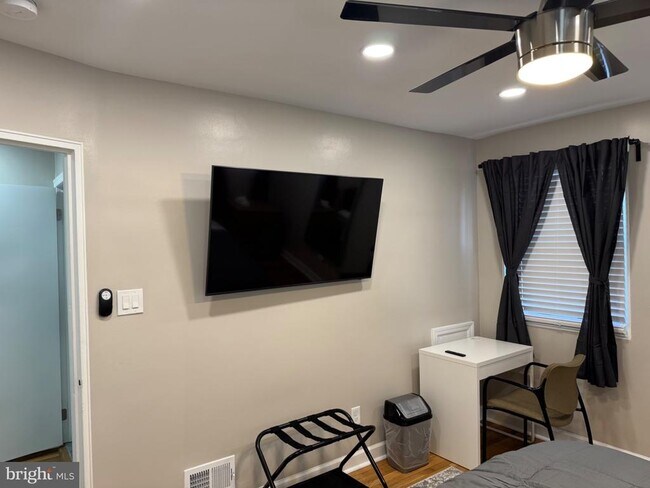 Building Photo - 8315 Navahoe Dr