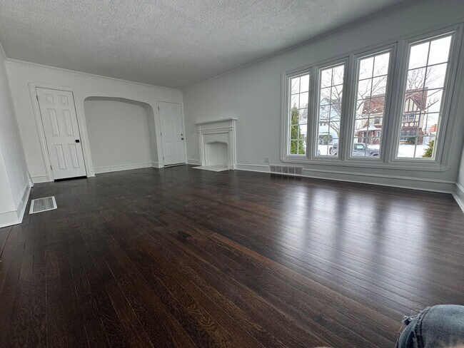 Building Photo - 3627 Lindholm Rd