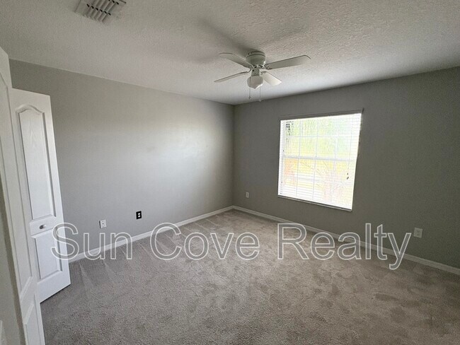 Building Photo - 2111 Roanoke Springs Dr