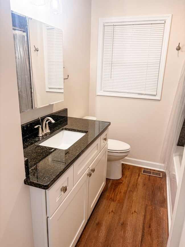 Building Photo - 609 E Chelly St