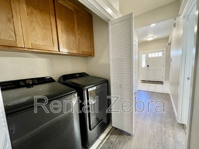Building Photo - 233 Craftman Ct