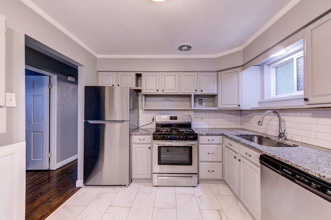 Building Photo - 212 Lakeside Dr