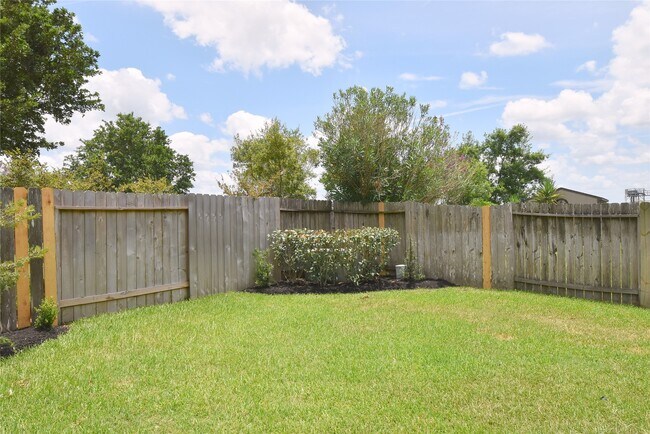 Building Photo - 21123 Amber Crossing Dr