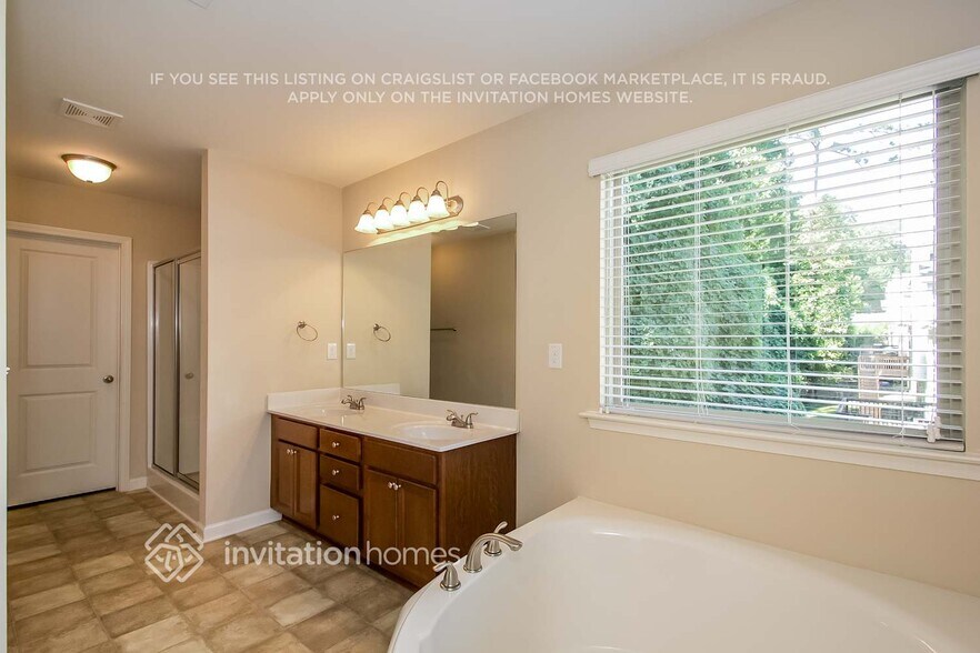 Building Photo - 3479 Village Park Ln SW