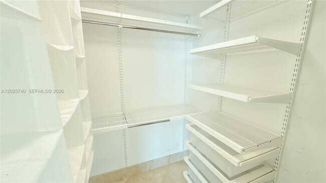 Building Photo - 950 Brickell Bay Dr