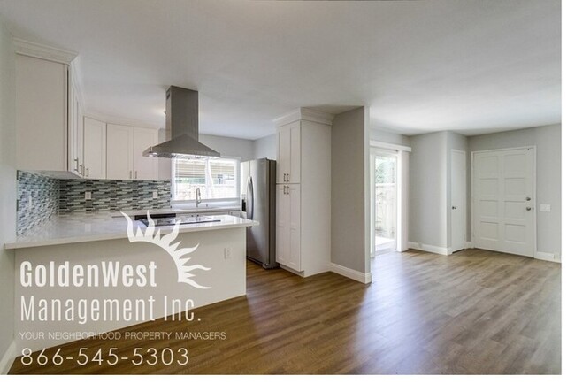 Building Photo - Stunning 3Bdm 1.5Ba Townhouse in UTC!