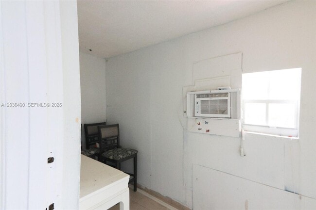 Building Photo - 1321 N 58th Ave