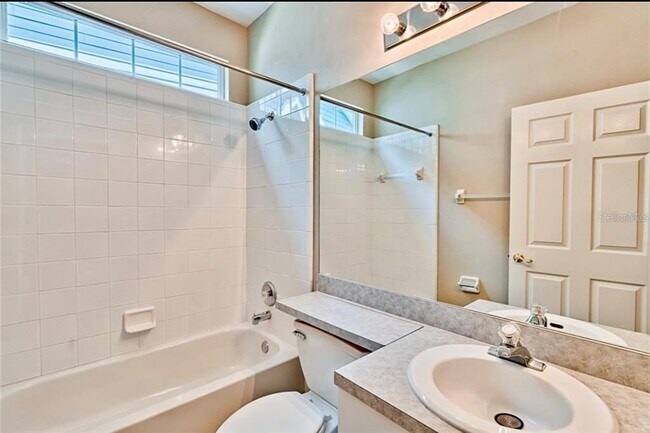 Building Photo - 322 NW 50th Blvd