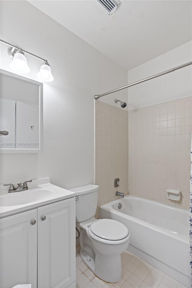 Building Photo - 2331 Dogwood Ct