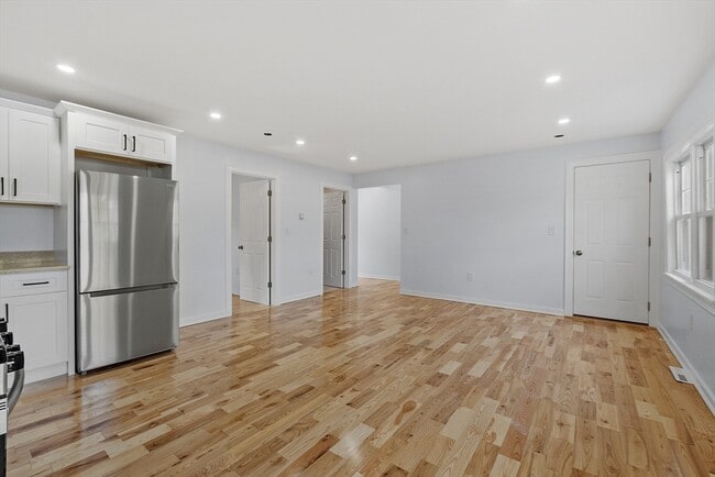 Building Photo - 382 West Main Street