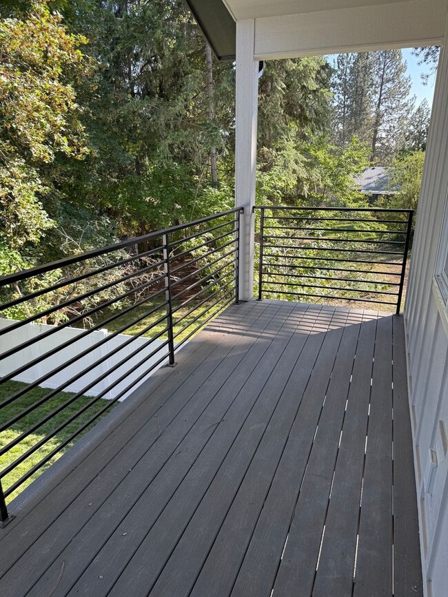 Building Photo - Duplex in CDA !