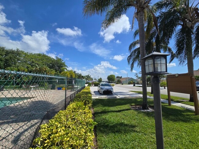 Building Photo - 1530 Royal Forest Ct