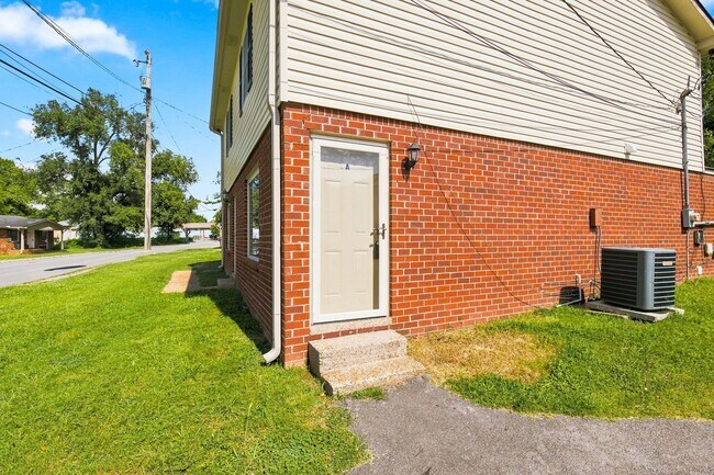 Building Photo - 4113 Hunting Dr