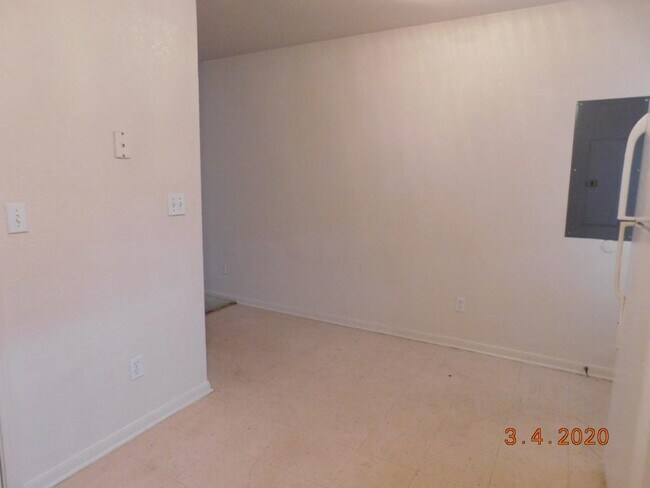 Building Photo - 2811 Cantabrian Dr